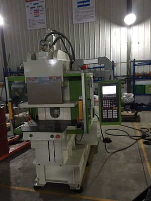 Vertikal-Standard-Plastikspritzgießmaschine für die Steckdose