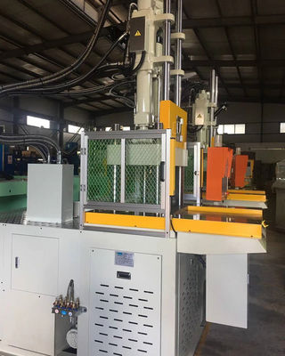 Hocheffiziente 45 Tonnen Einfachschiebe Shuttle-Tisch VERTICAL Spritzgießmaschine