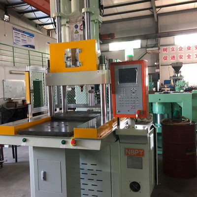 Vertikal-Standard 25 Tonnen Hydraulik-Klammer-Spritzgießmaschine