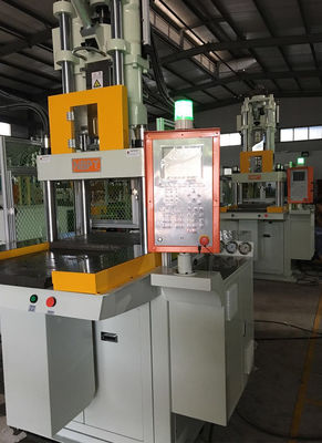 Vertikale vollautomatische Spritzgießmaschine mit Plastikverschluss