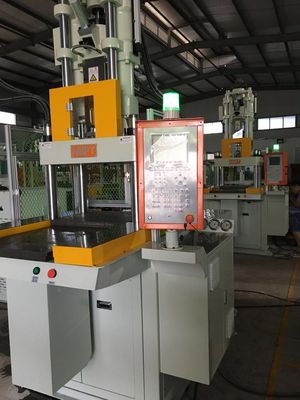 Vertikale Einschleifplattenspritzgießmaschine 55T