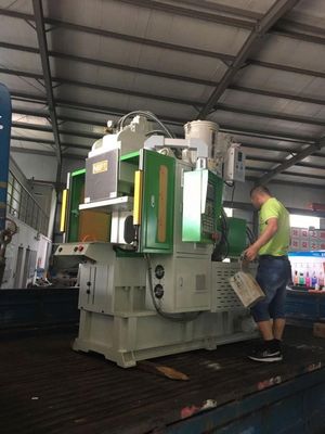 Hochleistungsmaschine C VERTICAL Vertikale Spritzgießmaschine