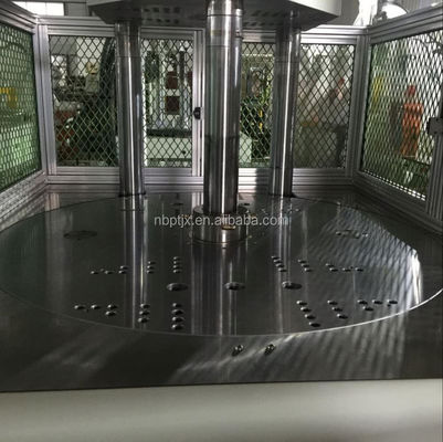 Vertikale Spritzgießmaschine