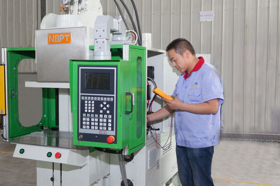 Spritzgießmaschine VERTICAL C mit Doppelschiebeplatte mit besten Preismaschine