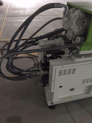 Spritzgießmaschine VERTICAL C mit Doppelschiebeplatte mit besten Preismaschine
