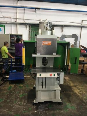 Spritzgießmaschine VERTICAL C mit Doppelschiebeplatte mit besten Preismaschine