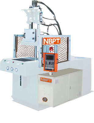 Vertikale Spritzgießmaschine für Fahrzeugkante