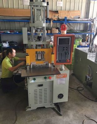 Vertikale 15t Mikrovertikale Kunststoffspritzgießmaschine